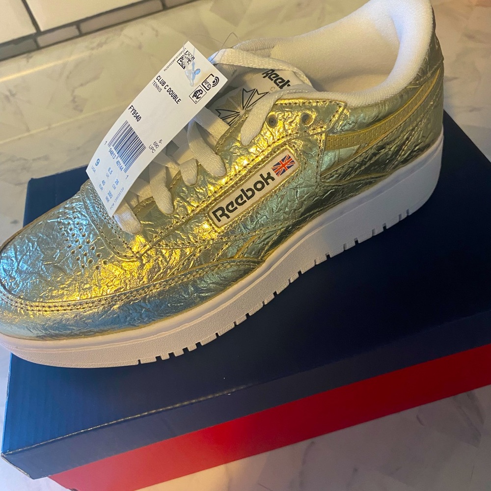 Reebok club c tennis shoes gold plated never worn size 9